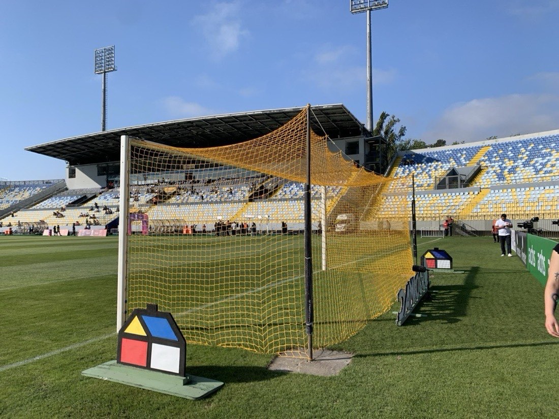 Malla de arco a color personalizada en estadio profesional