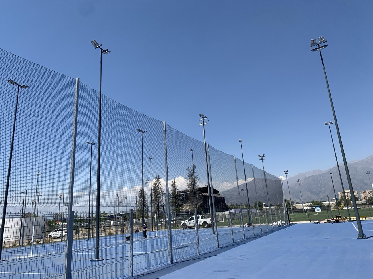 Malla perimetral instalada en el complejo multicancha del Estadio Nacional