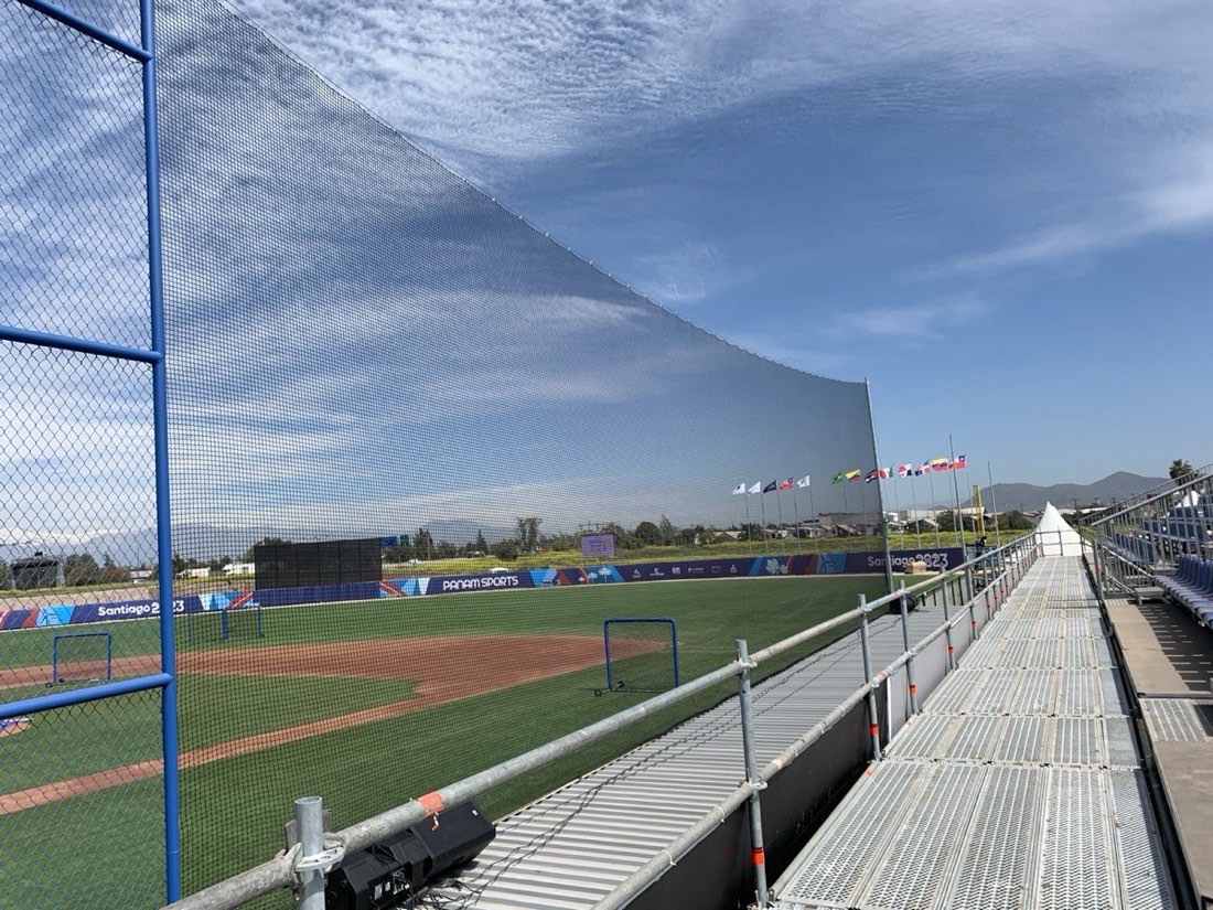 Malla instalada en cancha de béisbol para los Juegos Panamericanos Santiago 2023